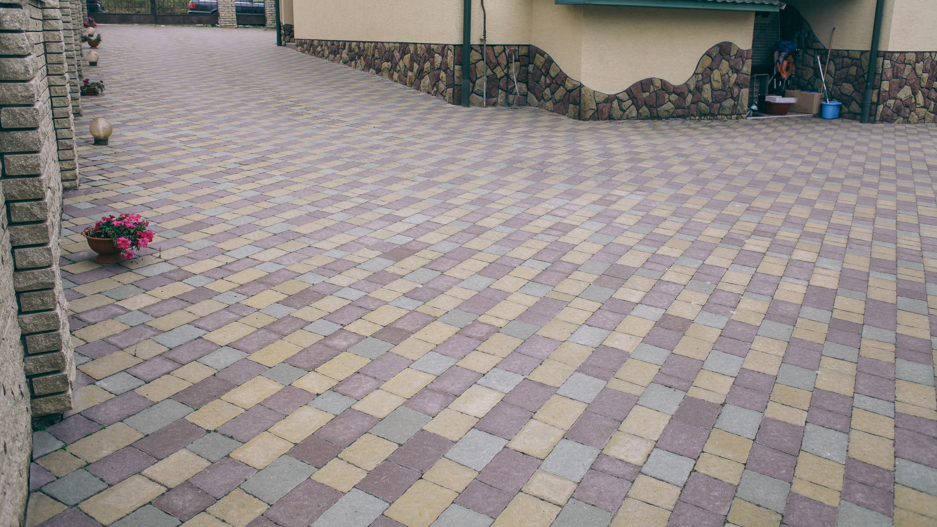 5 Eye-Catching Paver Patterns to Consider Using for Your New Driveway!