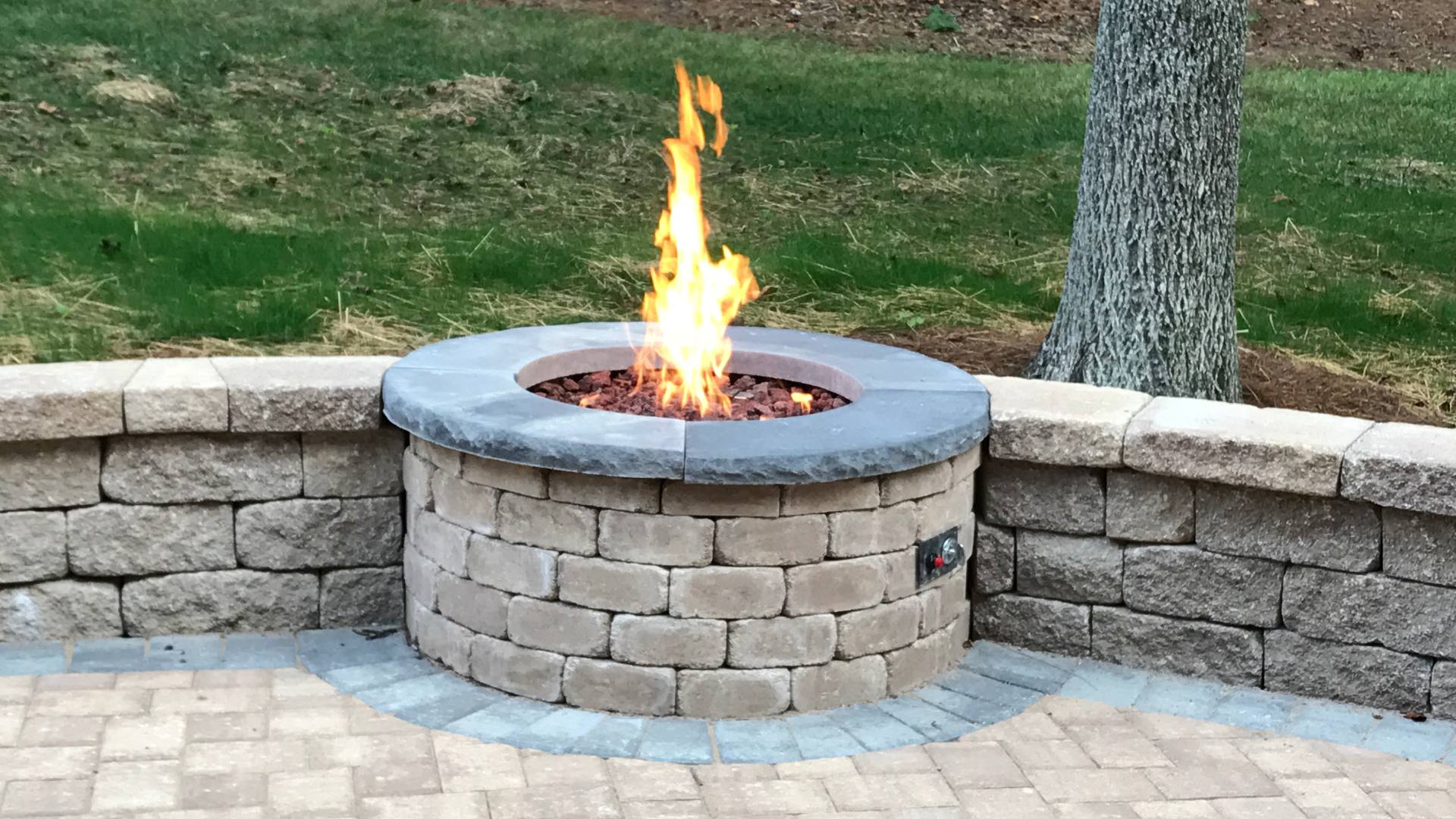 Wood-Burning vs Gas-Burning Fire Pit: Consider These 4 Factors